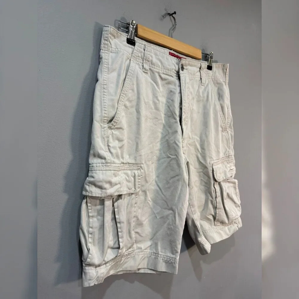 Men's Cream Levi's Cotton Cargo Shorts Size 33 VGUC